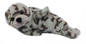 Liggende pluche zeehond grijs met vlekken 25 cm.